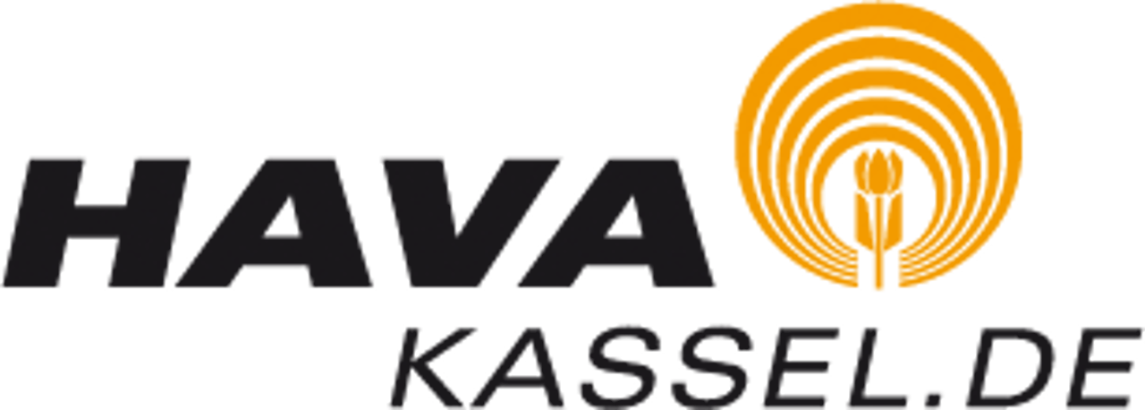 Schwarzer Text "HAVA" mit orangefarbenem Symbol und "KASSEL.DE" darunter auf dunkelgrünem Hintergrund.